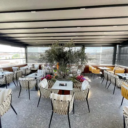 호텔 White Crown Kamez