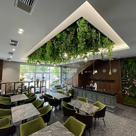 White Crown 4* Kamez