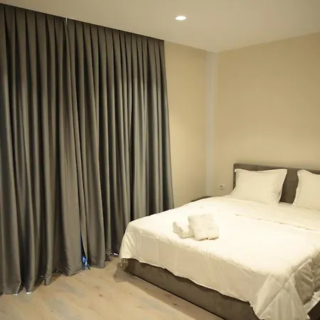 Hotel White Crown