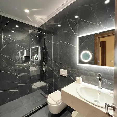 White Crown 4*