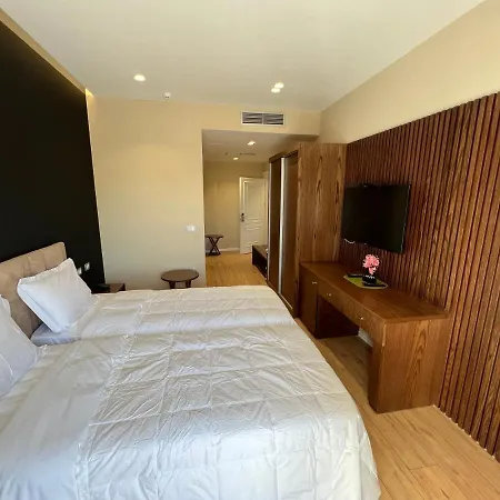 Hotel White Crown Kamez