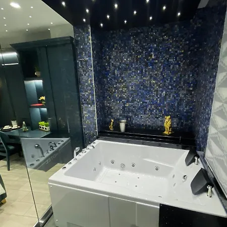 White Crown Hotel Kamez