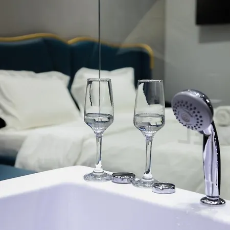 White Crown 4* Kamez