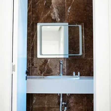 White Crown 4* Kamez