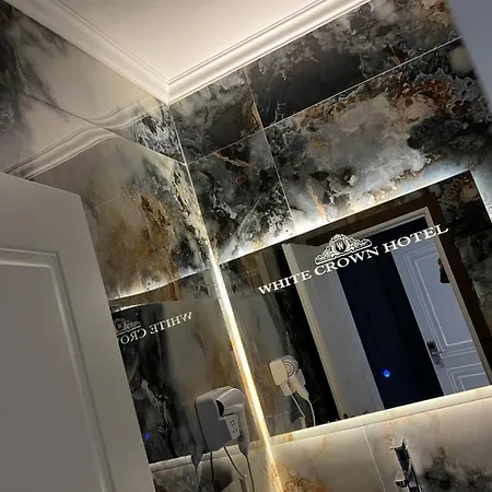 Hotel White Crown