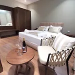 Hotel White Crown