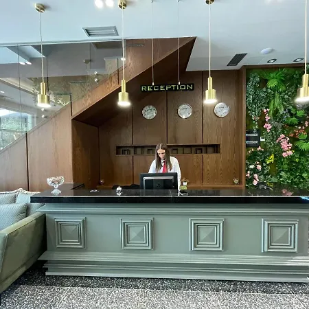 White Crown 4* Kamez