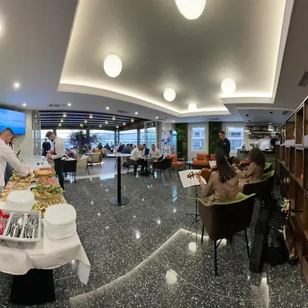 Hotel White Crown Kamez