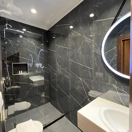 White Crown فندق 4*